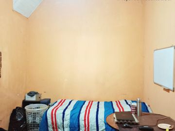 Se vende casa para inversión, a pasos metro Einstein.