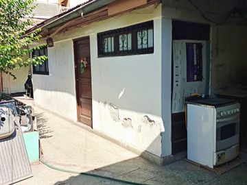 Se vende casa para inversión, a pasos metro Einstein.