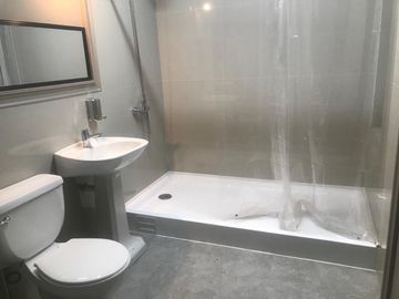 Hotel de 34 habitaciones con baño privado en Santiago Centro