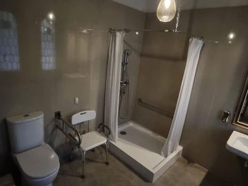 Hotel de 34 habitaciones con baño privado en Santiago Centro