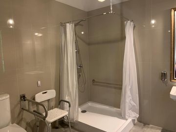 Hotel de 34 habitaciones con baño privado en Santiago Centro