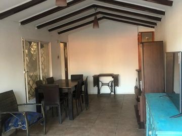 Casa esquina amplia y cómoda 3 dormitorios 2 baños