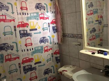 Casa esquina amplia y cómoda 3 dormitorios 2 baños
