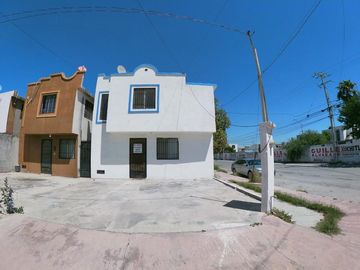 CASA EN VENTA COL INSURGENTES APODACA