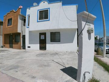 CASA EN VENTA COL INSURGENTES APODACA