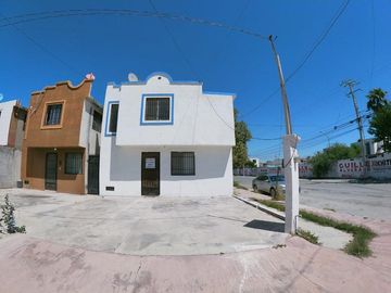 CASA EN VENTA COL INSURGENTES APODACA