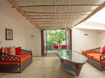 CASA A PIE DE PLAYA EN MANZANILLO