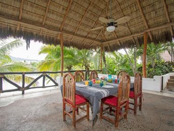 CASA A PIE DE PLAYA EN MANZANILLO