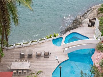 CASA A PIE DE PLAYA EN MANZANILLO