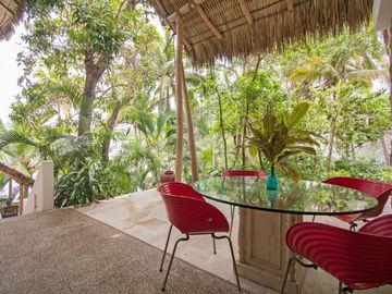 CASA A PIE DE PLAYA EN MANZANILLO