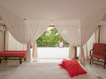 CASA A PIE DE PLAYA EN MANZANILLO