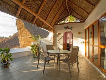 CASA A PIE DE PLAYA EN MANZANILLO