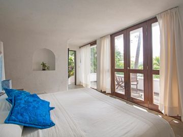 CASA A PIE DE PLAYA EN MANZANILLO