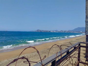 LOCAL A PIE DE PLAYA EN MANZANILLO
