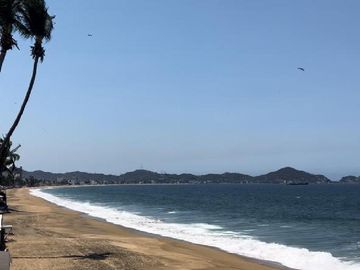 LOCAL A PIE DE PLAYA EN MANZANILLO
