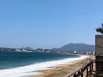 LOCAL A PIE DE PLAYA EN MANZANILLO