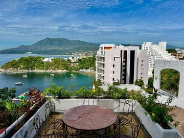 CASA CON VISTA AL MAR EN LA PENINSULA DE SANTIAGO EN MANZANILLO