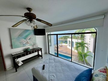 CASA CON VISTA AL MAR EN LA PENINSULA DE SANTIAGO EN MANZANILLO