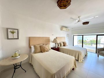 CASA CON VISTA AL MAR EN LA PENINSULA DE SANTIAGO EN MANZANILLO
