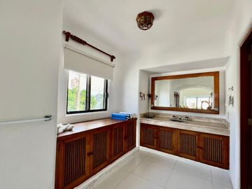 CASA CON VISTA AL MAR EN LA PENINSULA DE SANTIAGO EN MANZANILLO