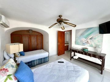 CASA CON VISTA AL MAR EN LA PENINSULA DE SANTIAGO EN MANZANILLO