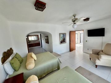 CASA CON VISTA AL MAR EN LA PENINSULA DE SANTIAGO EN MANZANILLO