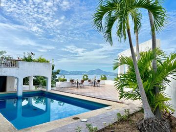 CASA CON VISTA AL MAR EN LA PENINSULA DE SANTIAGO EN MANZANILLO
