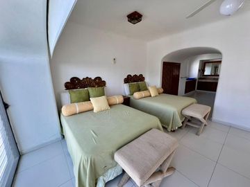 CASA CON VISTA AL MAR EN LA PENINSULA DE SANTIAGO EN MANZANILLO
