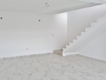 Casa con recamara en plata baja