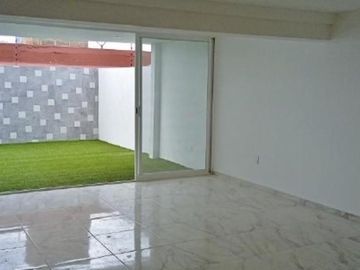 Casa con recamara en plata baja