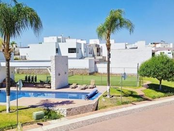 Casa con recamara en plata baja