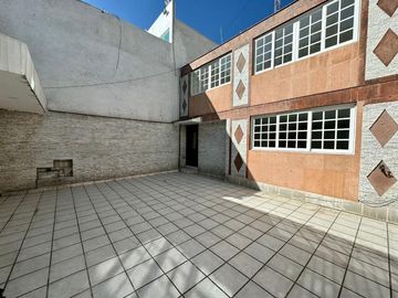 CASA EN VENTA EN SANTA MONICA