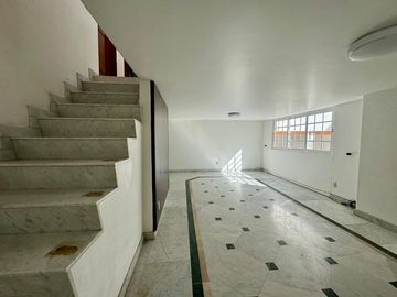CASA EN VENTA EN SANTA MONICA