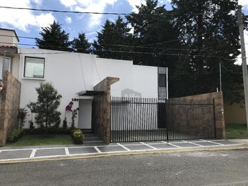 Casa amueblada en venta en Metepec en Club de Golf San Carlos, 2a. Sección