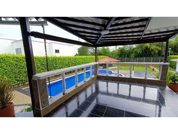 Se vende casa campestre via al aeropuerto, Armenia Quindio