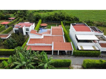 Se vende casa campestre via al aeropuerto, Armenia Quindio
