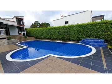 Se vende casa campestre via al aeropuerto, Armenia Quindio
