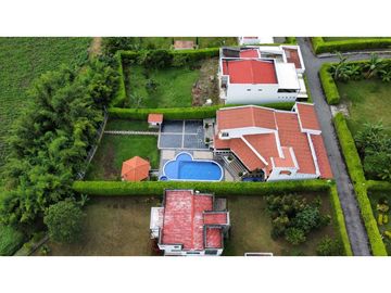 Se vende casa campestre via al aeropuerto, Armenia Quindio