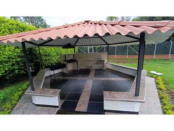 Se vende casa campestre via al aeropuerto, Armenia Quindio