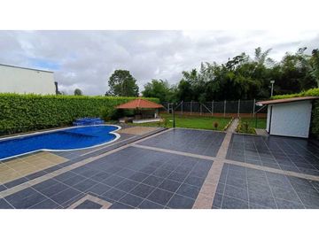 Se vende casa campestre via al aeropuerto, Armenia Quindio