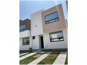 Casa En Venta Cerca De La Segunda Entrada De Lomas Del Valle, CU