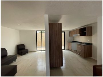 Casa En Venta Cerca De La Segunda Entrada De Lomas Del Valle, CU