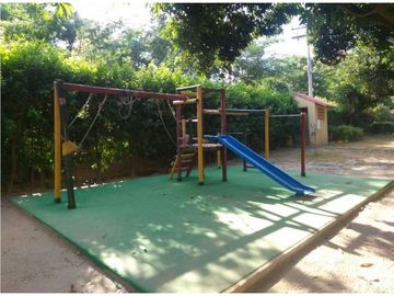 Vendo casa en Conjunto Cerrado |Bavaria| 02,