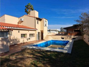 ¡Venta de Casa en el Mejor Barrio!Cerca centro