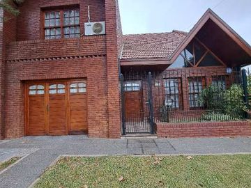 Chalet en venta en Bernal Oeste