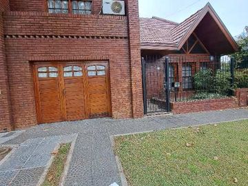 Chalet en venta en Bernal Oeste