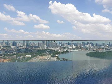 1 Bedroom Condo for sale at The Breeze Narathiwas