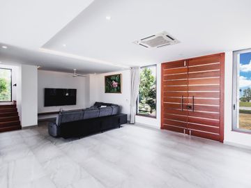 4-Bedroom Lagoon & Golf View Villa In Laguna Homes