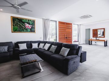 4-Bedroom Lagoon & Golf View Villa In Laguna Homes