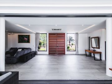 4-Bedroom Lagoon & Golf View Villa In Laguna Homes